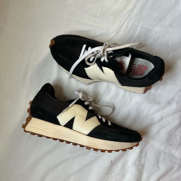 New Balance 327 Sneakers - Picture 1 of 4